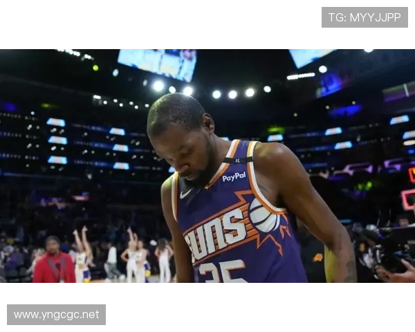 杜兰特新衣柜比我家客厅还大，是在开秀场还是搬家？