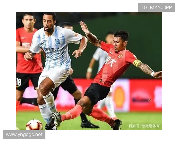保利尼奥中场风格解析：攻守兼备与稳健表现